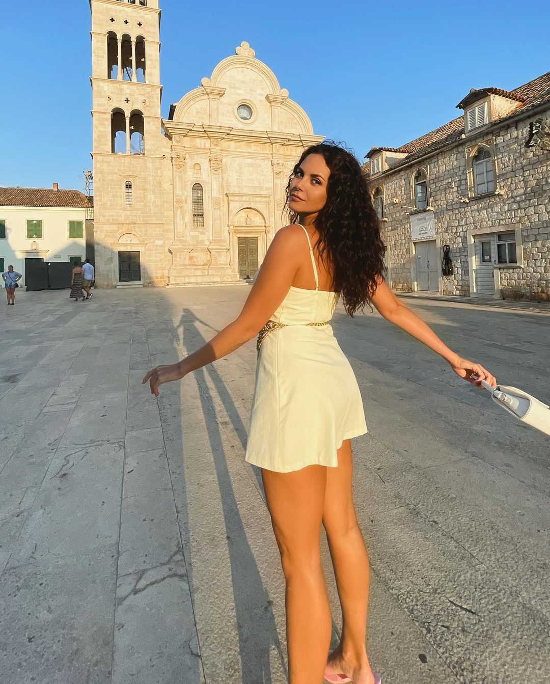 Кокетливая Настя Каменских в мини ослепила яркой красотой: "ноги от ушей"