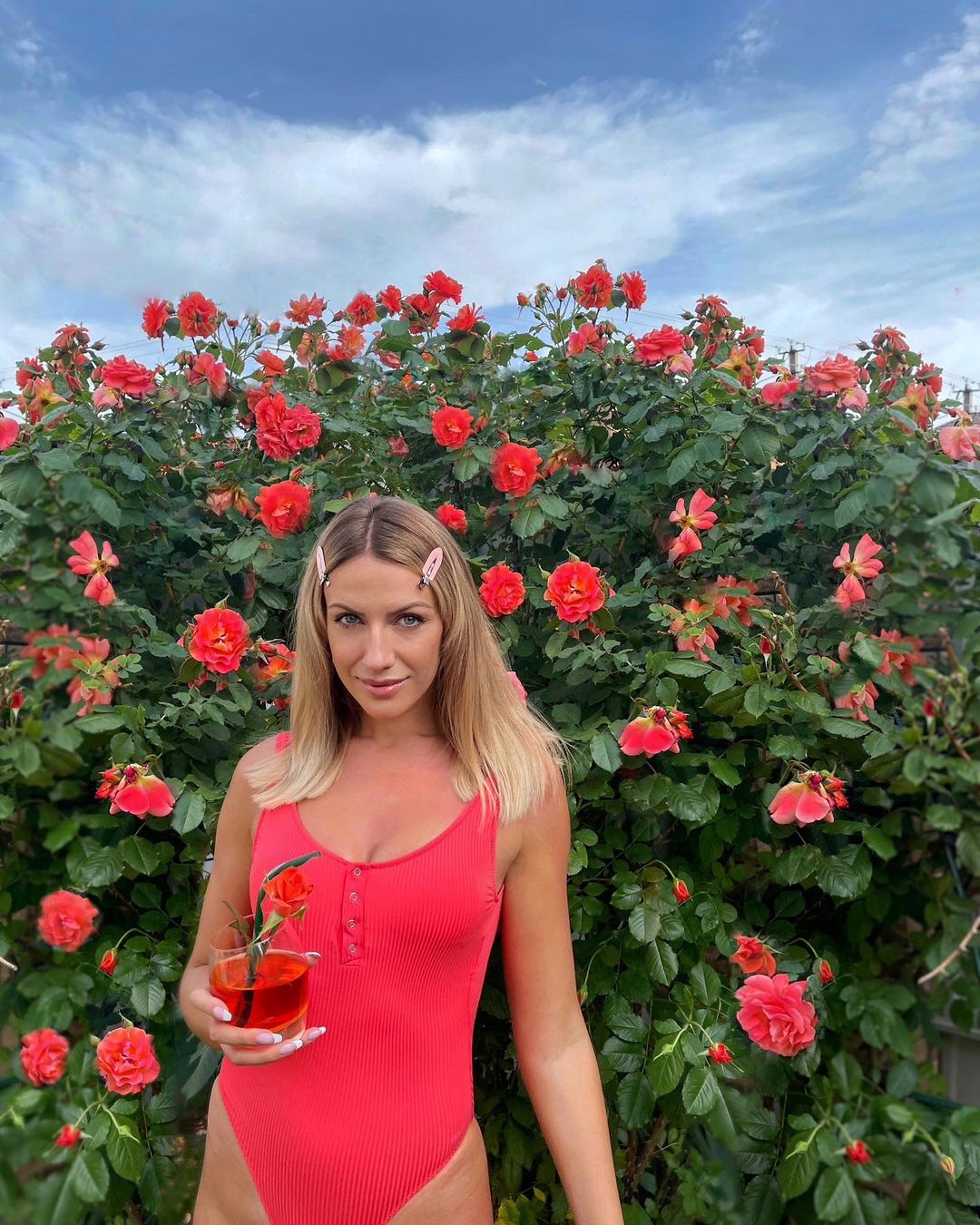 &quot;Хазяйновита&quot; Леся Нікітюк у купальнику напросилася на компліменти: &quot;руками не чіпати&quot;