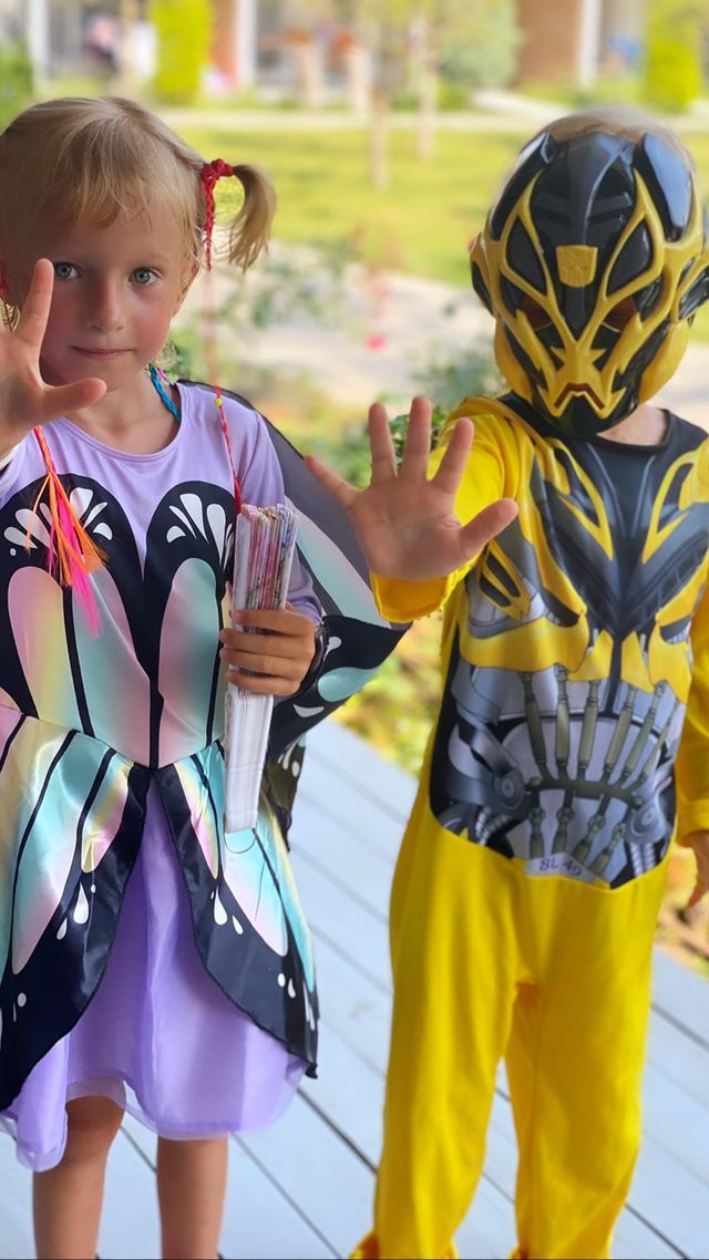 Кравець потішила фото підрослих двійнят-іменинників: "ранок після дня народження виглядає так"