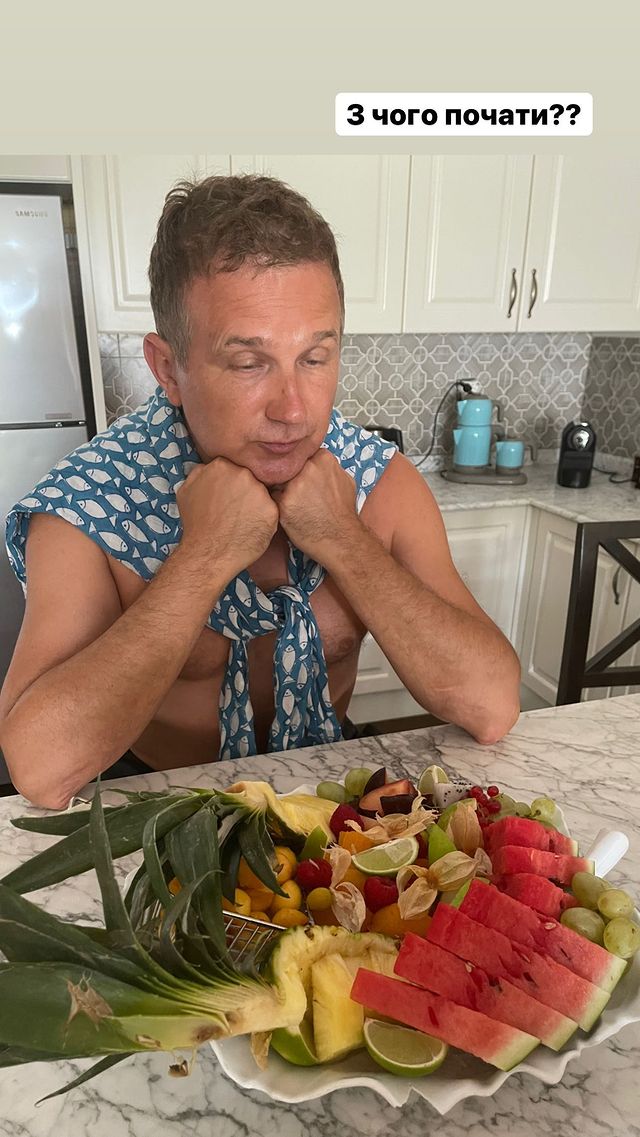 Горбунов и Осадчая без макияжа усадили сына за руль и показали образы в вышиванках в Турции