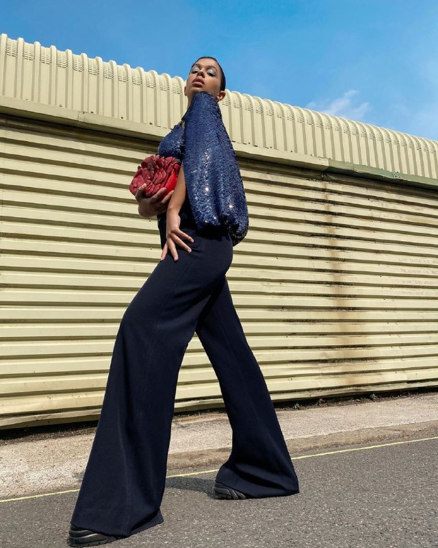 Галстуки, латекс и прозрачная обувь: тренды осени 2020 для самых смелых модниц