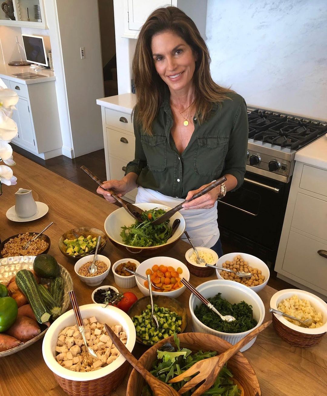 Идеал: 54-летняя Синди Кроуфорд восхитила безупречным телом в купальнике