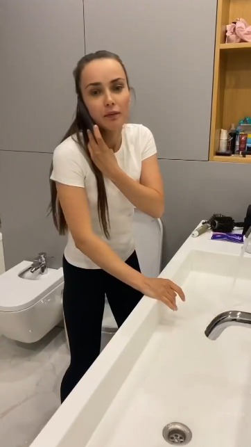 "Холостячка" Мишина показала свою квартиру в Киеве: красиво жить не запретишь