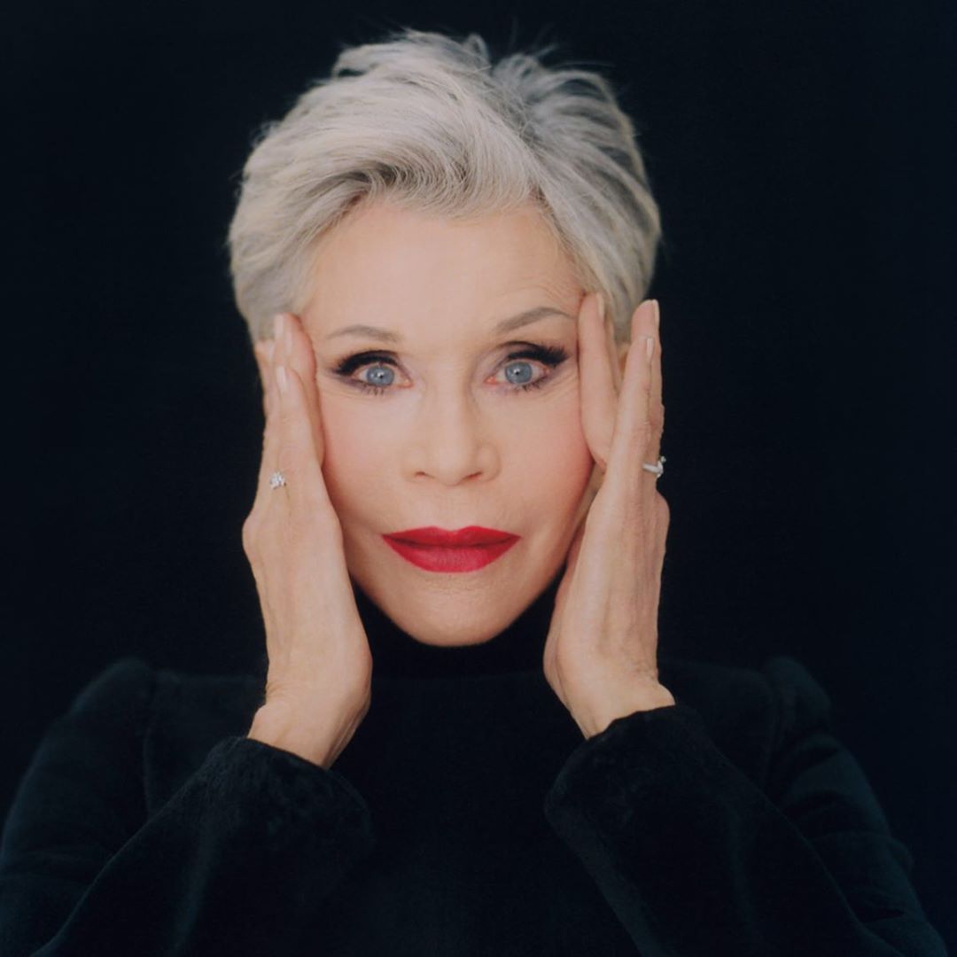 Женщина-вамп: 82-летняя Джейн Фонда в смелых нарядах блистает в провокационной фотосессии