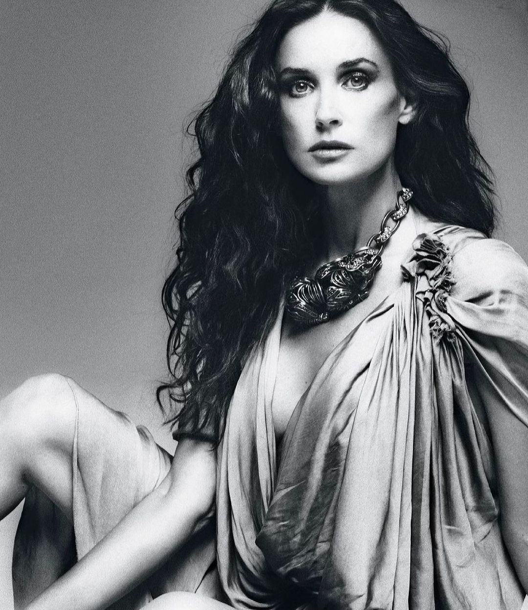 Потрясающая красота: Деми Мур восхитила сеть архивным фото из молодости