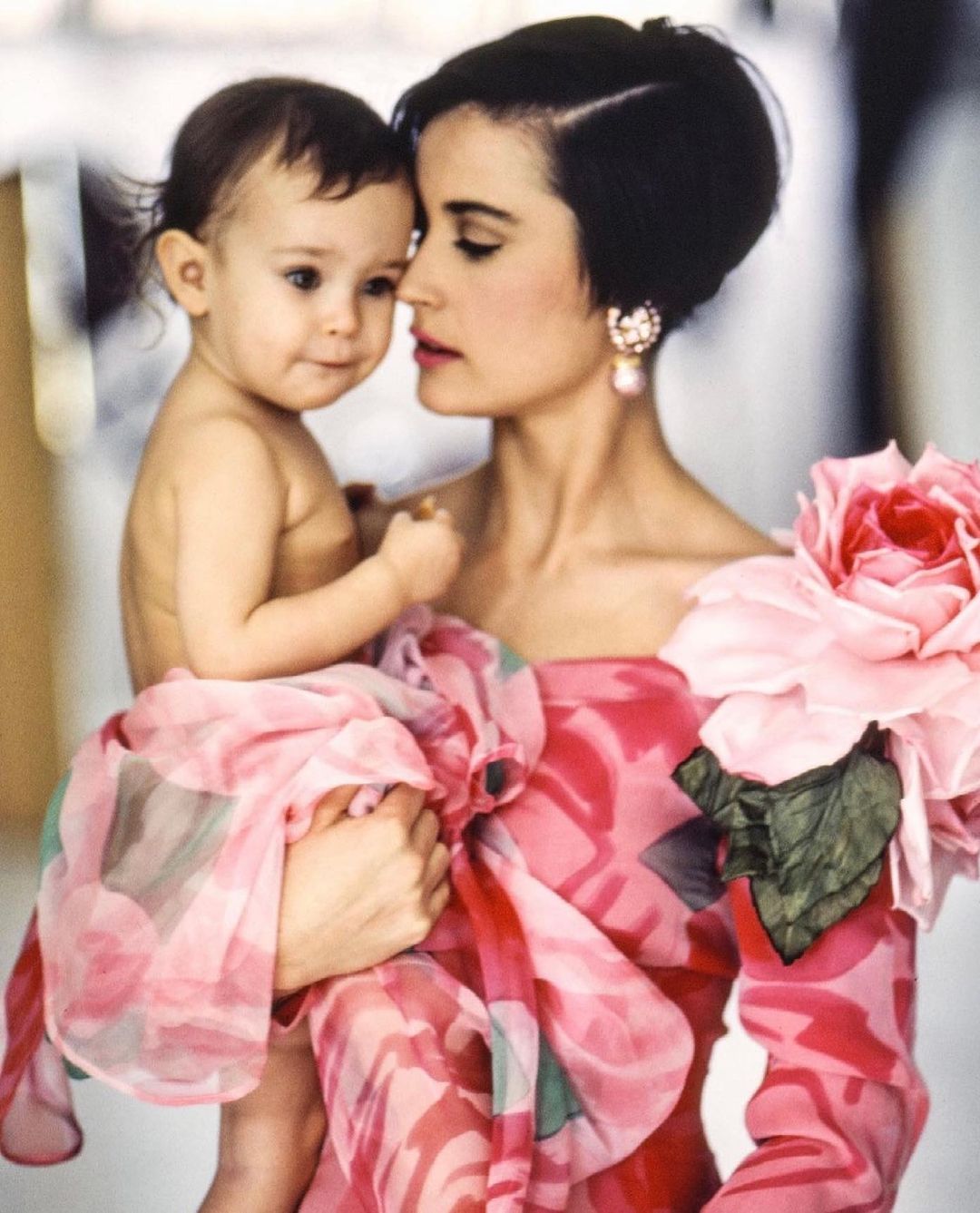 Розкішна матуся: Демі Мур захопила красою на архівному фото зі старшою дочкою