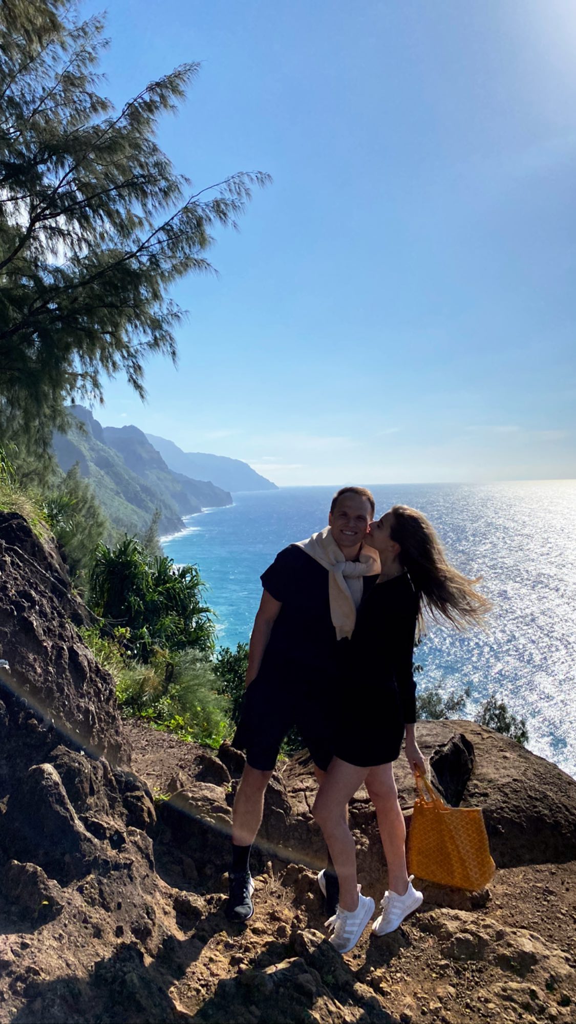 Неземна краса: внучка Ротару в мікробікіні приголомшила пляжним фото