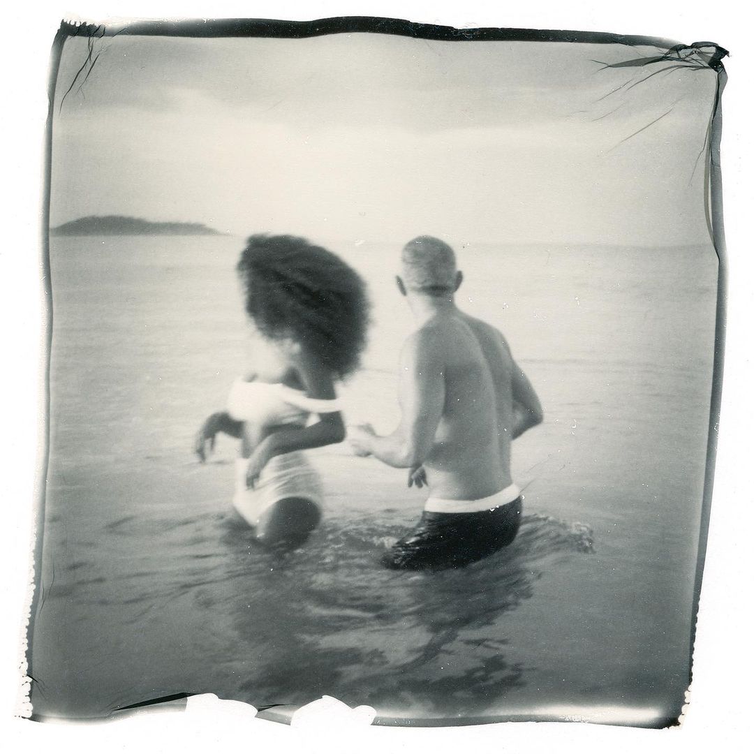 Словно молодожены: Тина Кунаки порадовала романтичными фото с Венсаном Касселем с отдыха