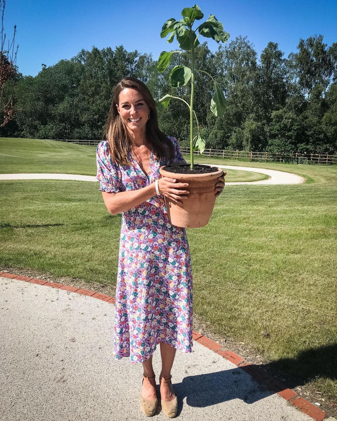 Взять на заметку: топ-10 летних платьев от Кейт Миддлтон на все случаи жизни