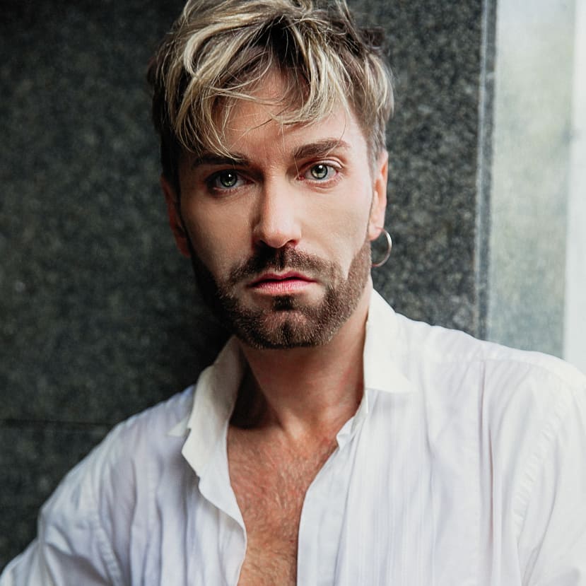 EL Кравчук раскрыл секрет своей молодости: называется это зебрафинч