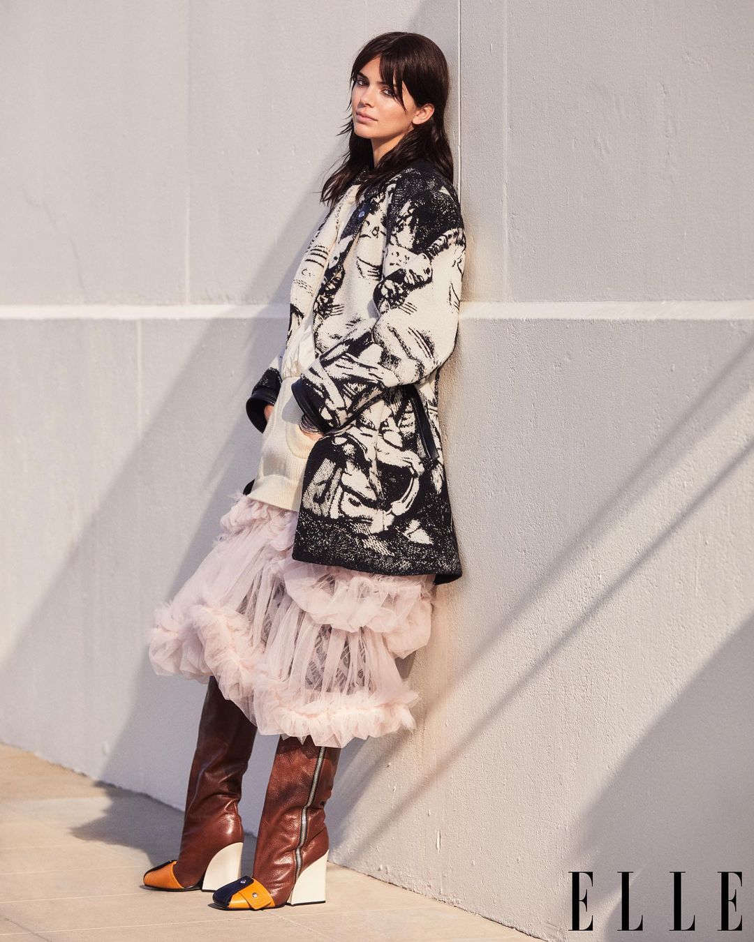 У корсеті і панчохах: Кендалл Дженнер підкорила мережу ідеальною фігурою