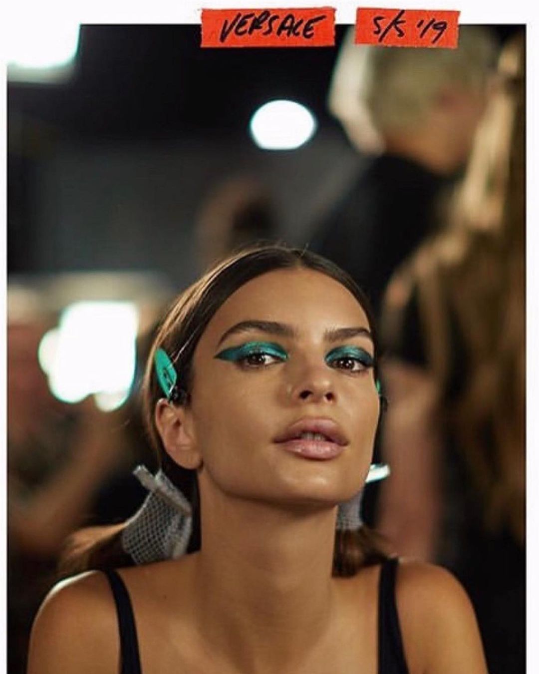 Она идеальна: Эмили Ратаковски похвасталась роскошным телом в кутюрных нарядах