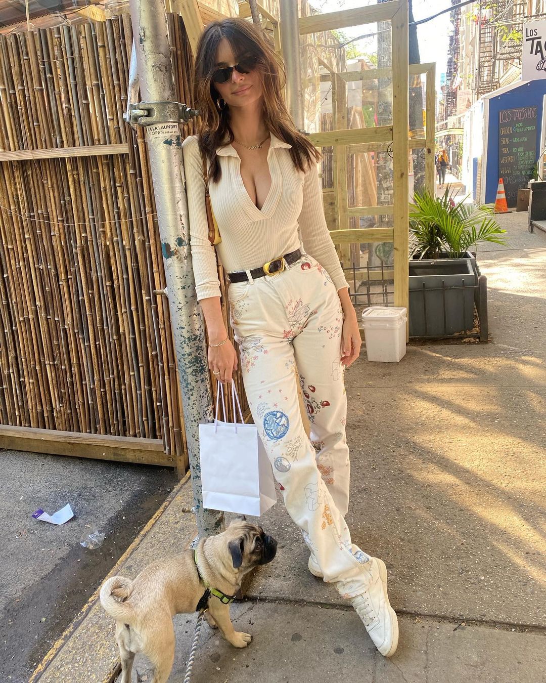 Тіло мрії: Емілі Ратаковскі вразила витонченою фігурою в кремовому totak look