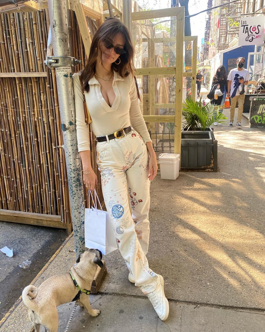 Тіло мрії: Емілі Ратаковскі вразила витонченою фігурою в кремовому totak look