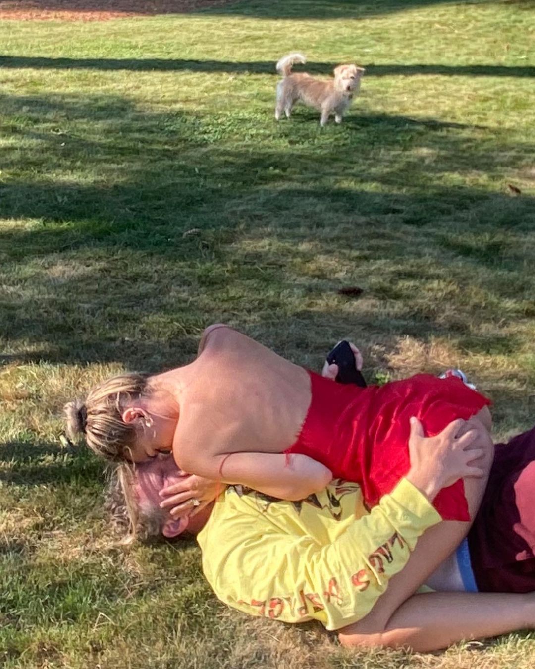 Гаряча парочка: Емілі Ратаковскі показала відверті домашні фото з чоловіком