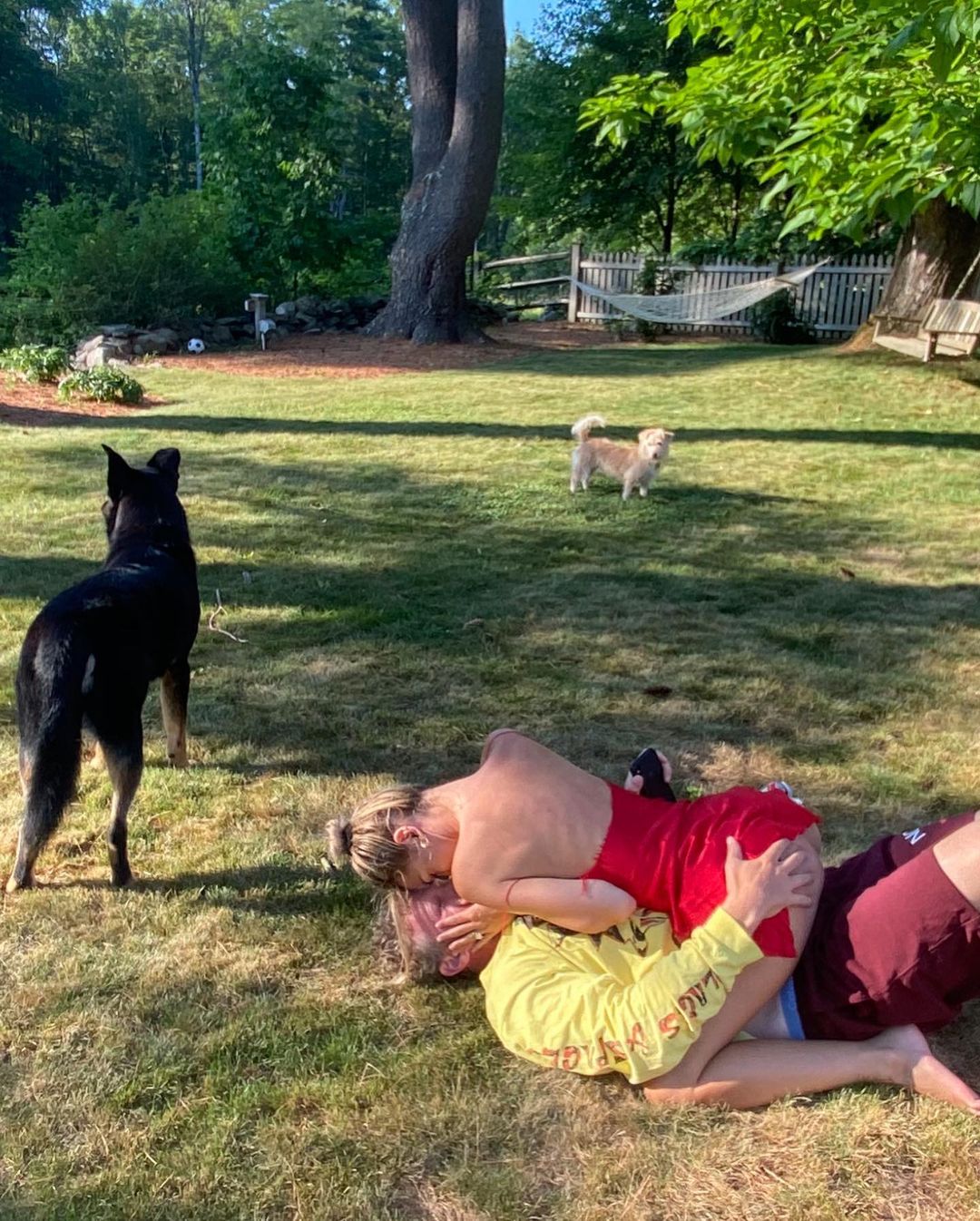 Гаряча парочка: Емілі Ратаковскі показала відверті домашні фото з чоловіком