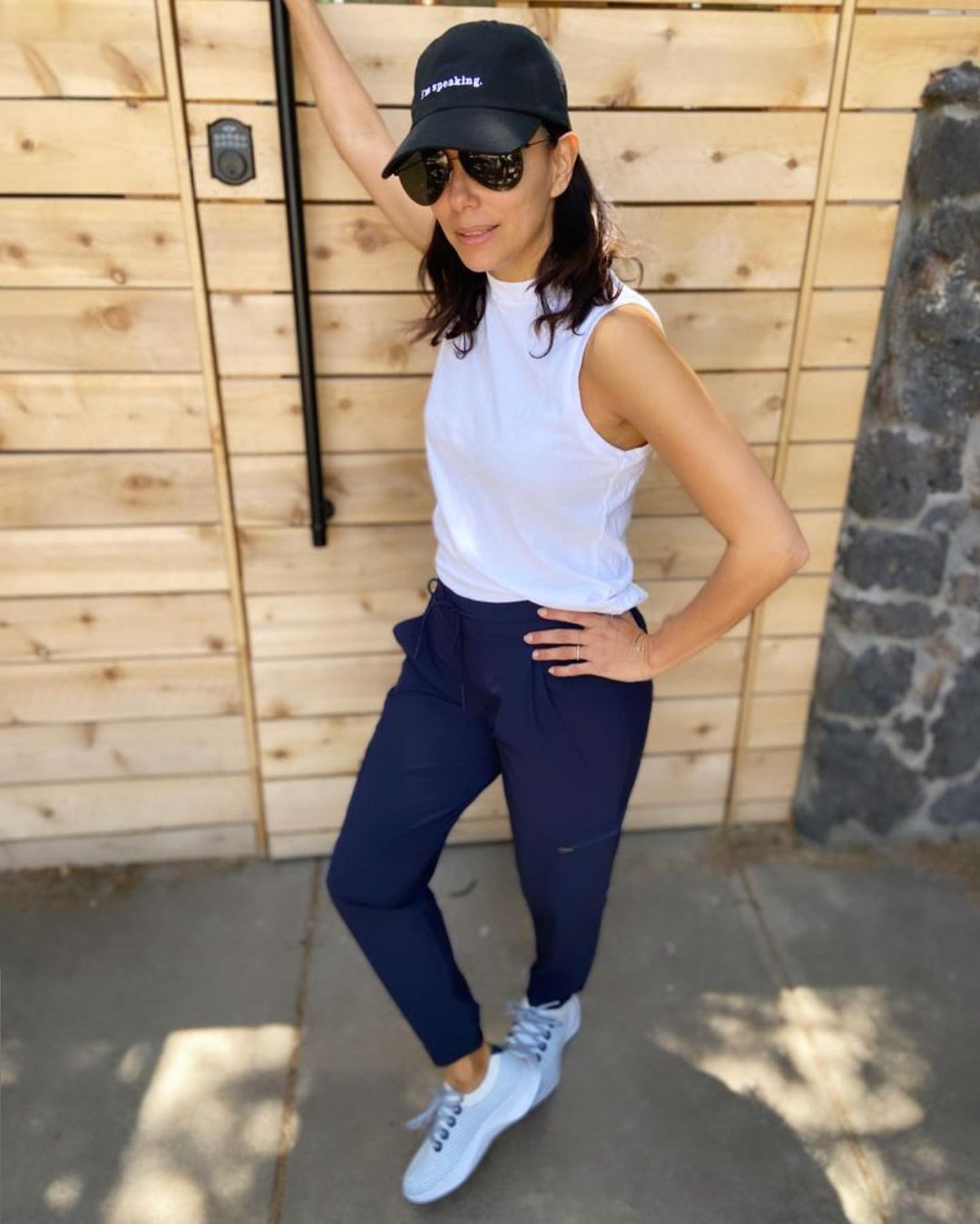 Взять на заметку: Ева Лонгория показала стильный лук для самых жарких дней