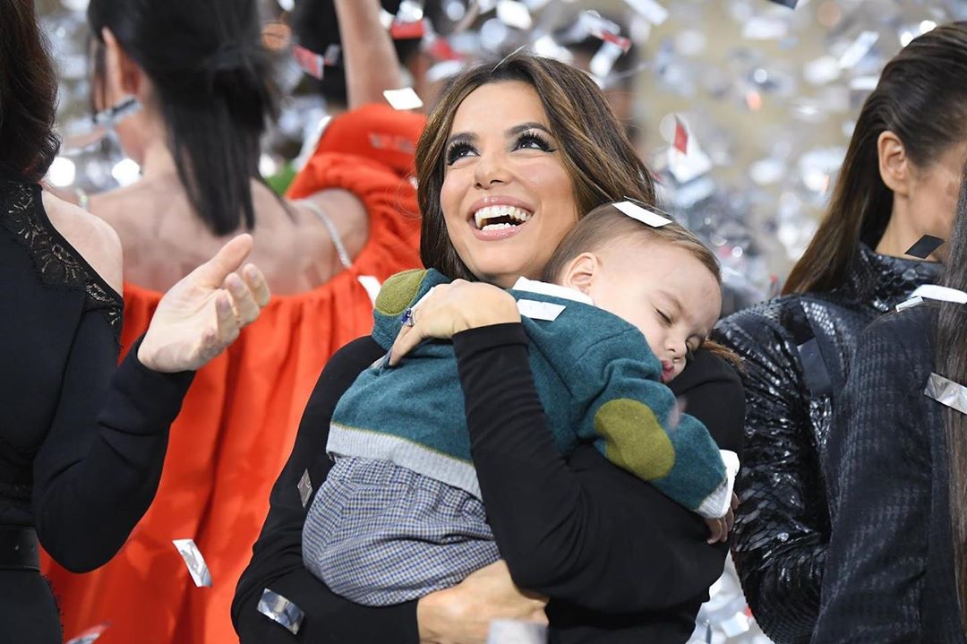 Любимец публики: Ева Лонгория взорвала сеть милым фото с маленьким сыном на роскошном ивенте