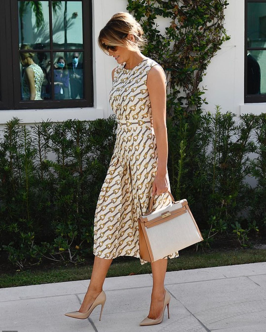 Меланія Трамп захопила стрункою фігурою в ефектній сукні від Gucci