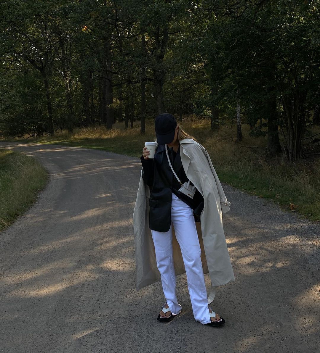 З чим носити тренчі восени 2020: ікони Instagtram показали найактуальніші луки