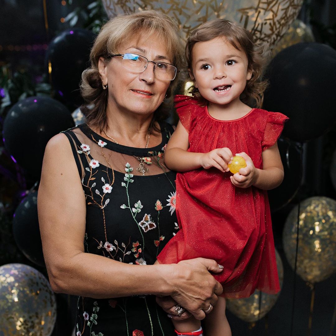 Чудесная семья: Илона Гвоздева восхитила фанатов трогательными снимками с мамой