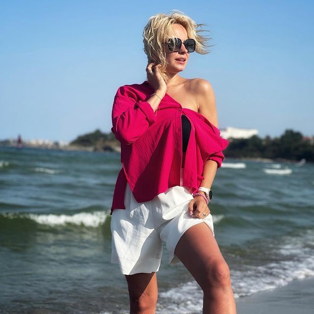 Зустріли люди в білому: Ребрик розповіла про поїздку в Болгарію в умовах пандемії і дала пораду туристам