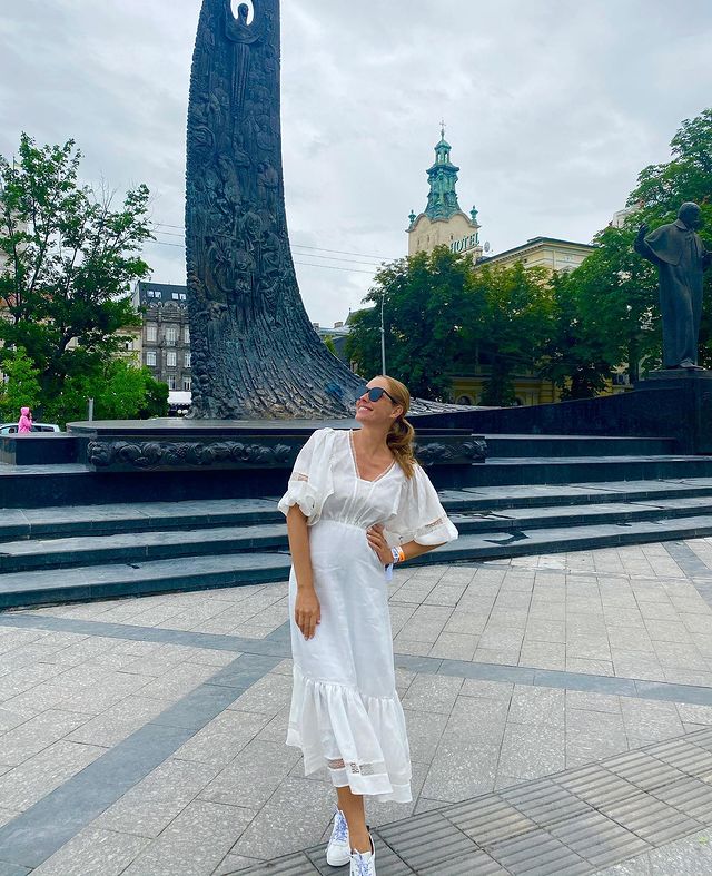 "Крізь зливу, град і негоду": Осадча і Горбунов зачарували романтикою у Львові після шторму