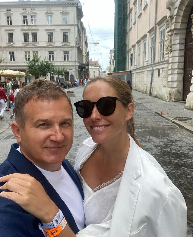 "Крізь зливу, град і негоду": Осадча і Горбунов зачарували романтикою у Львові після шторму