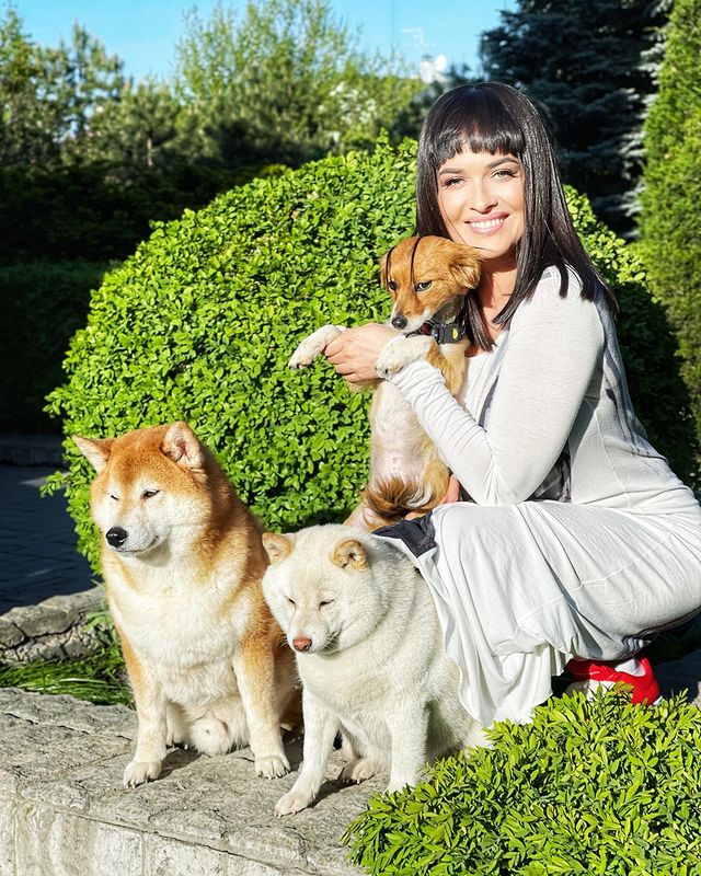 Скільки жахів натерпілася ця дитина! Щаслива Астаф'єва розсекретила нового члена сім'ї