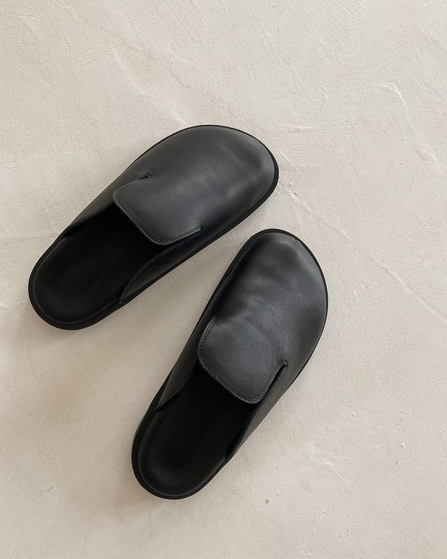 Зручно і комфортно: топ-3 затишних гостромодних взуттєвих тренда на літо від стиліста