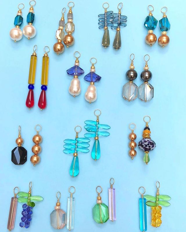 Багатошаровість і яскраві акценти: стиліст назвала трендові аксесуари і манікюр літа 2021