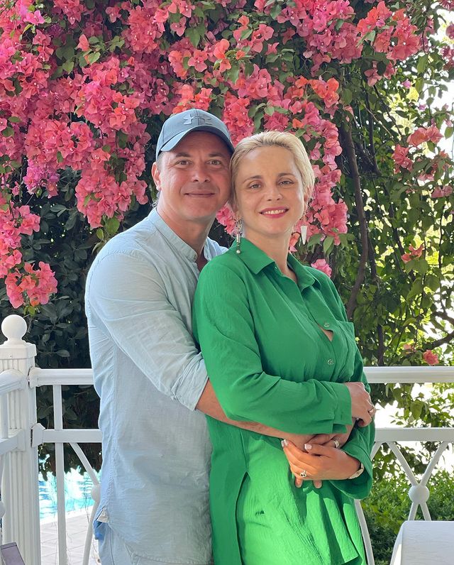 Навчилася відпочивати: безтурботна Ребрик з чоловіком і дітьми зворушила щастям на березі моря