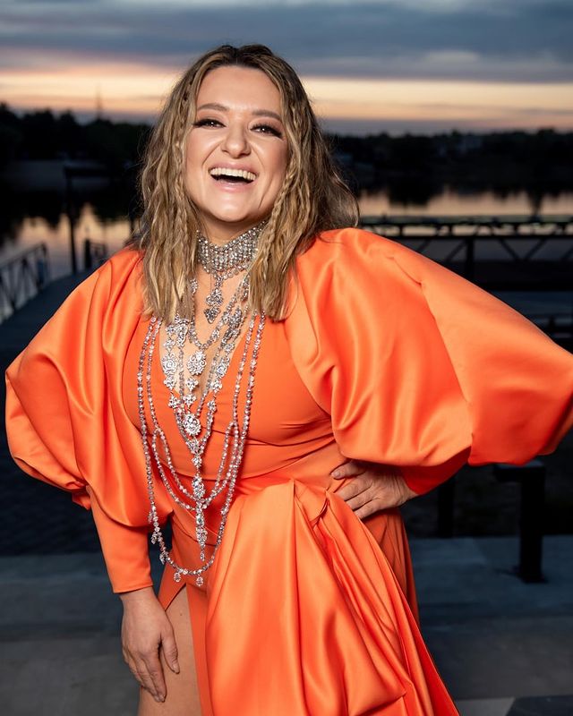 Смілива Могилевська в яскравій сукні нарвалася на критику в мережі: &quot;дуже повнить&quot;