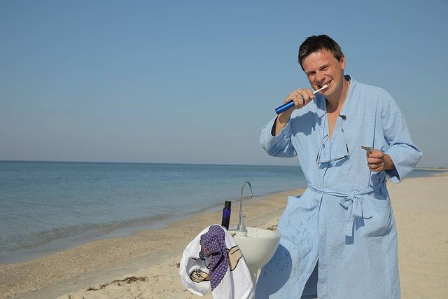 Рай на берегу: Дмитрий Комаров с красавицей-женой устроили романтику на &quot;украинских Мальдивах&quot;