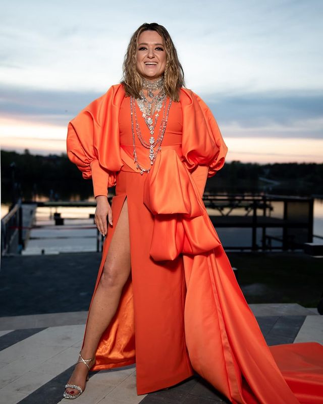 Смілива Могилевська в яскравій сукні нарвалася на критику в мережі: &quot;дуже повнить&quot;