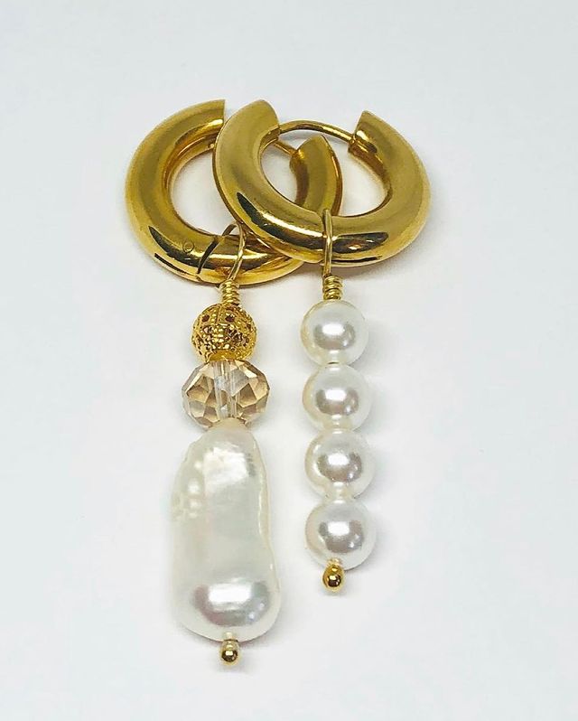 Багатошаровість і яскраві акценти: стиліст назвала трендові аксесуари і манікюр літа 2021