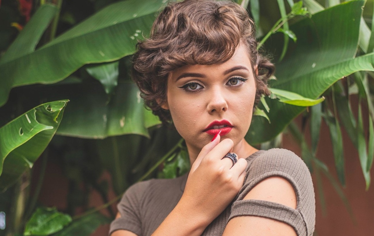 Густі і довгі: як зміцнити вії і брови в домашніх умовах