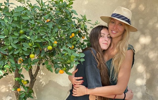 Очень выводит меня из себя: дочь Поляковой высказалась о скандалах со звездной мамой