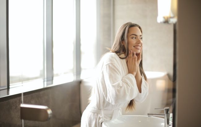 Вирівняти колір і освіжити тон: косметолог навчила боротися з веснянками і пігментацією