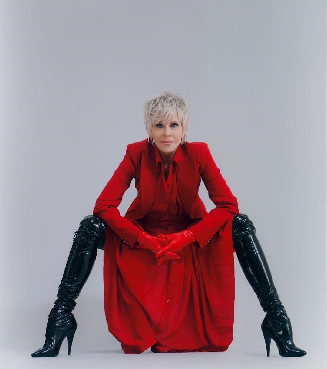 Женщина-вамп: 82-летняя Джейн Фонда в смелых нарядах блистает в провокационной фотосессии