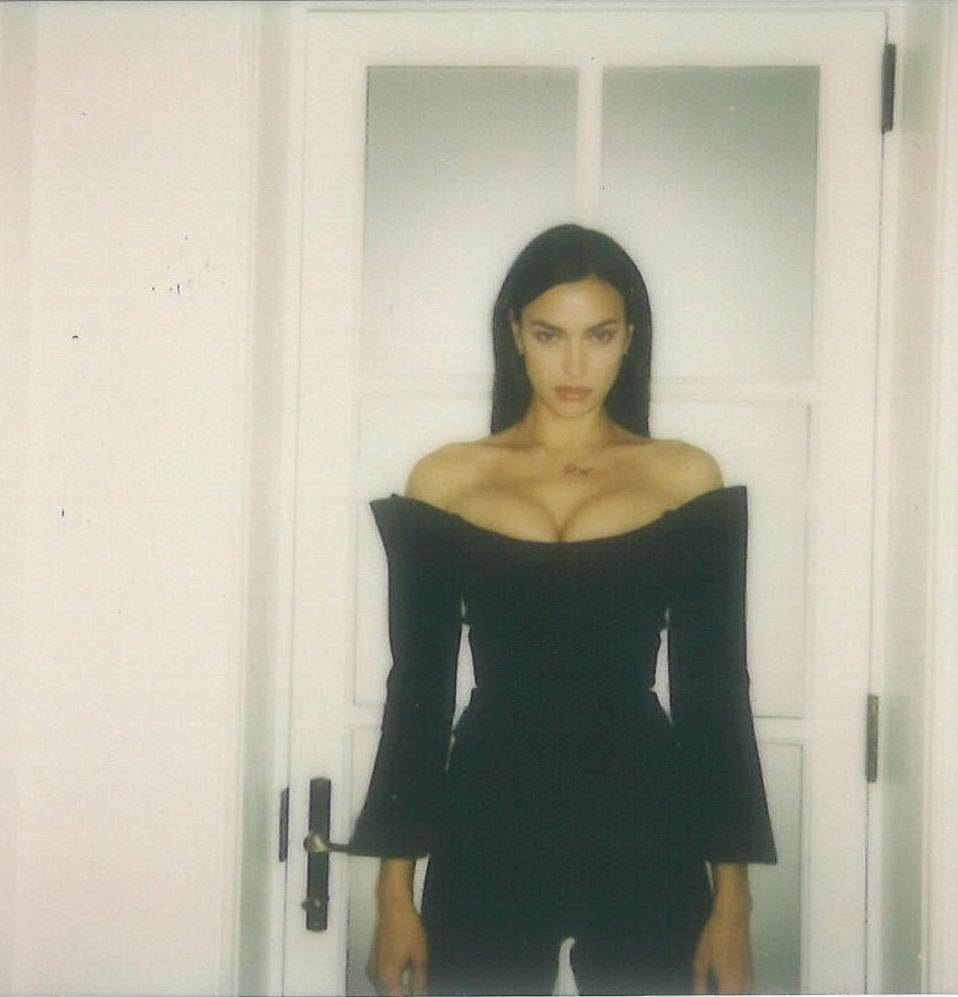 Горячо! Ирина Шейк засыпала сеть голыми фото из личного архива