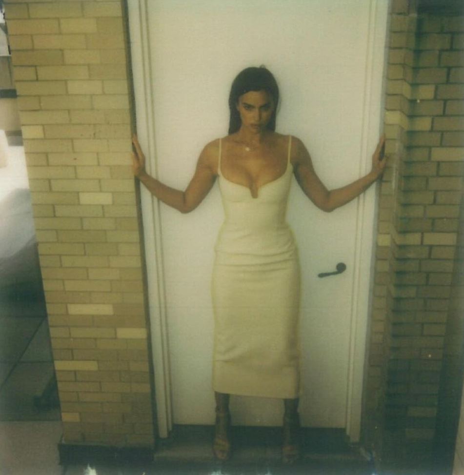 Горячо! Ирина Шейк засыпала сеть голыми фото из личного архива