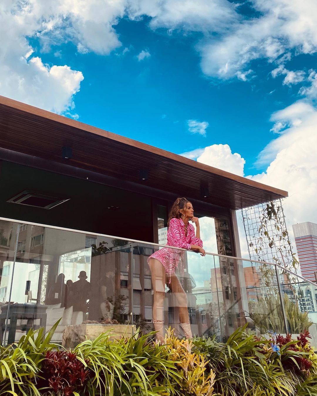 Она идеальна: Изабель Гулар в мини-шортах похвасталась бесконечными ногами и стальным прессом