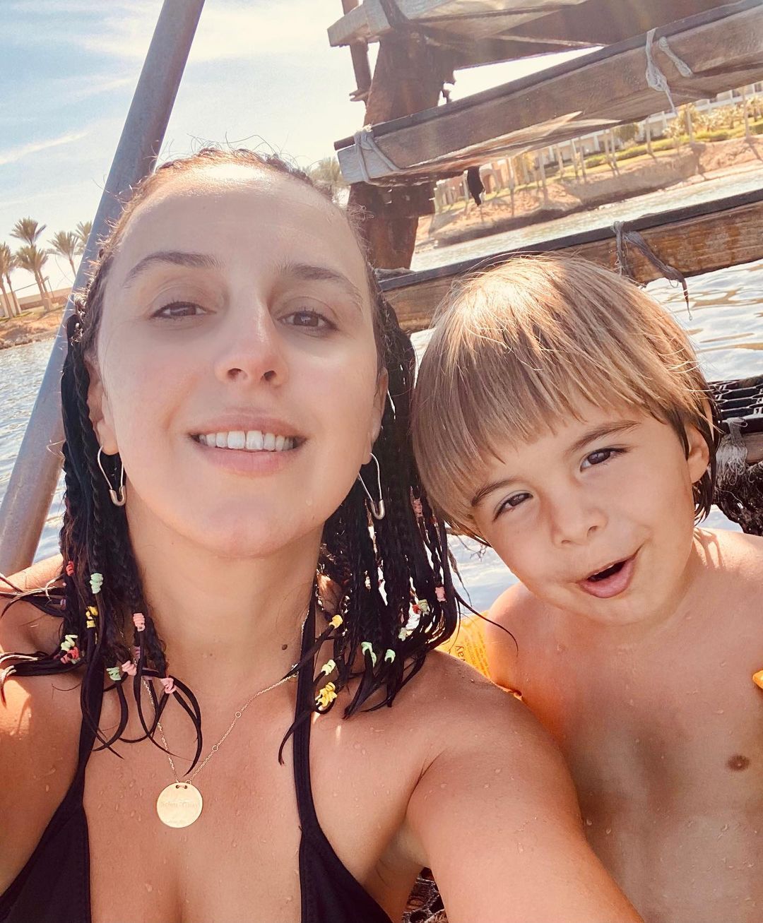 Який же він гарненький: Джамала захопила фанатів знімком з сином на відпочинку