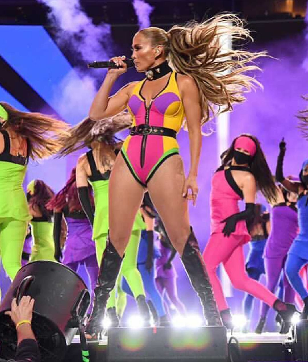 У яскравому боді і чоботях: 51-річна Дженніфер Лопес захопила підтягнутою фігурою