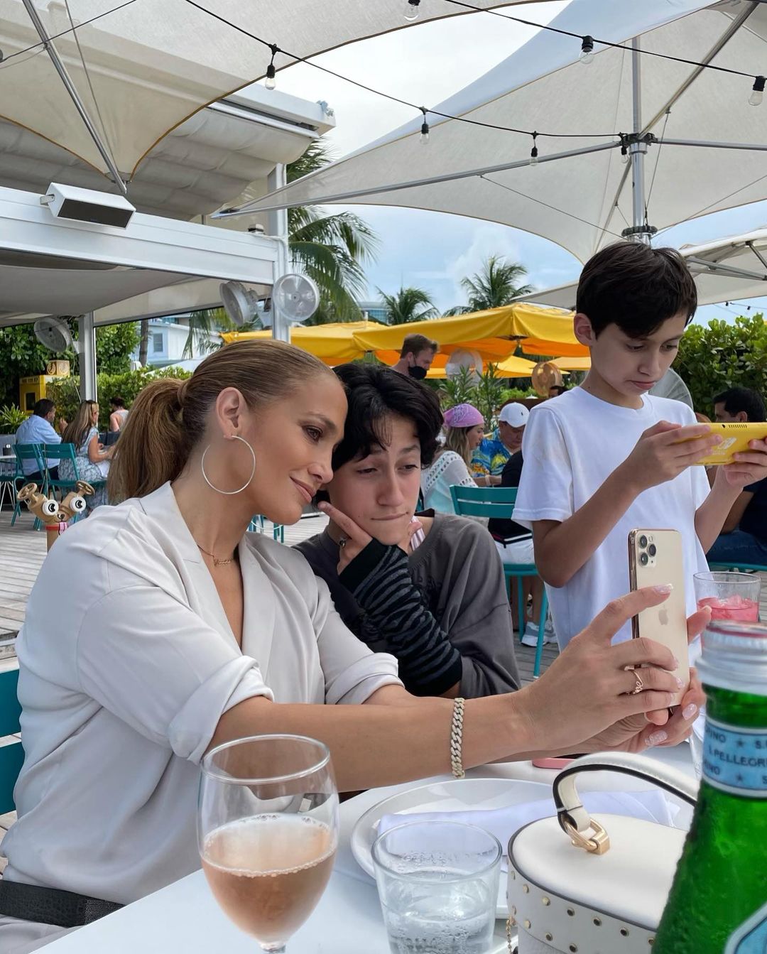 Знайшла розраду в сім'ї: Дженніфер Лопес після розставання з Алексом Родрігесом проводить весь час з дітьми