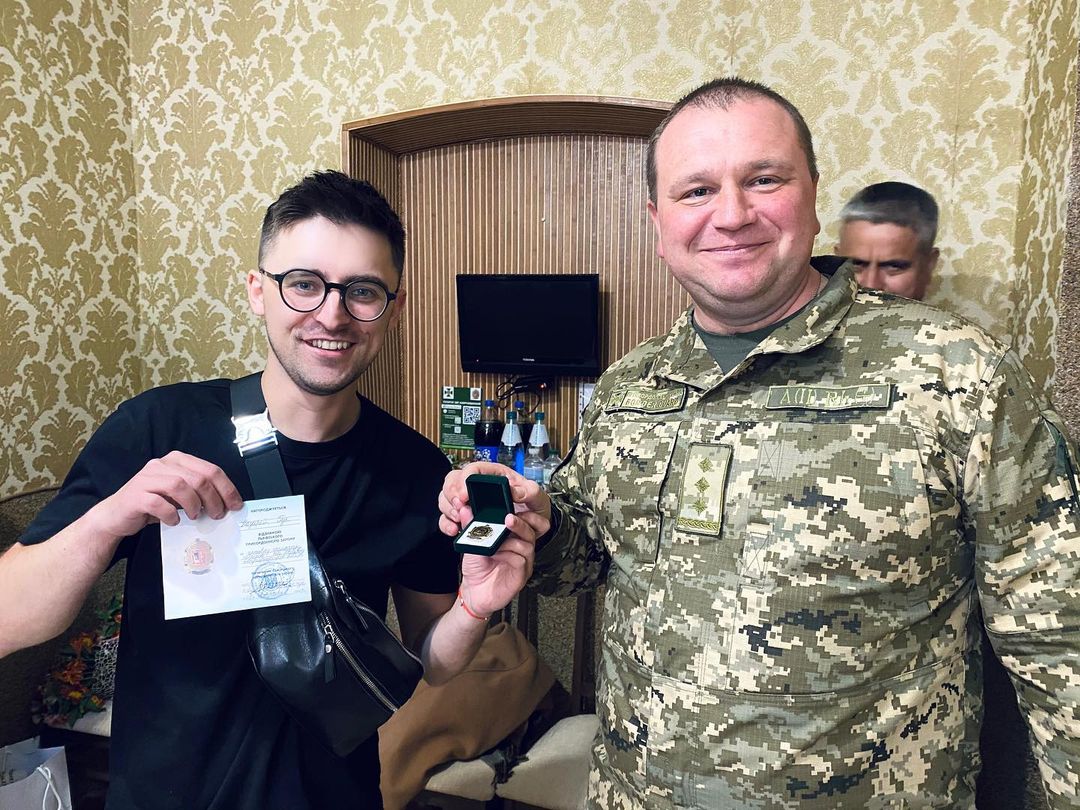 Популярный украинский певец подался в пограничники (фото)