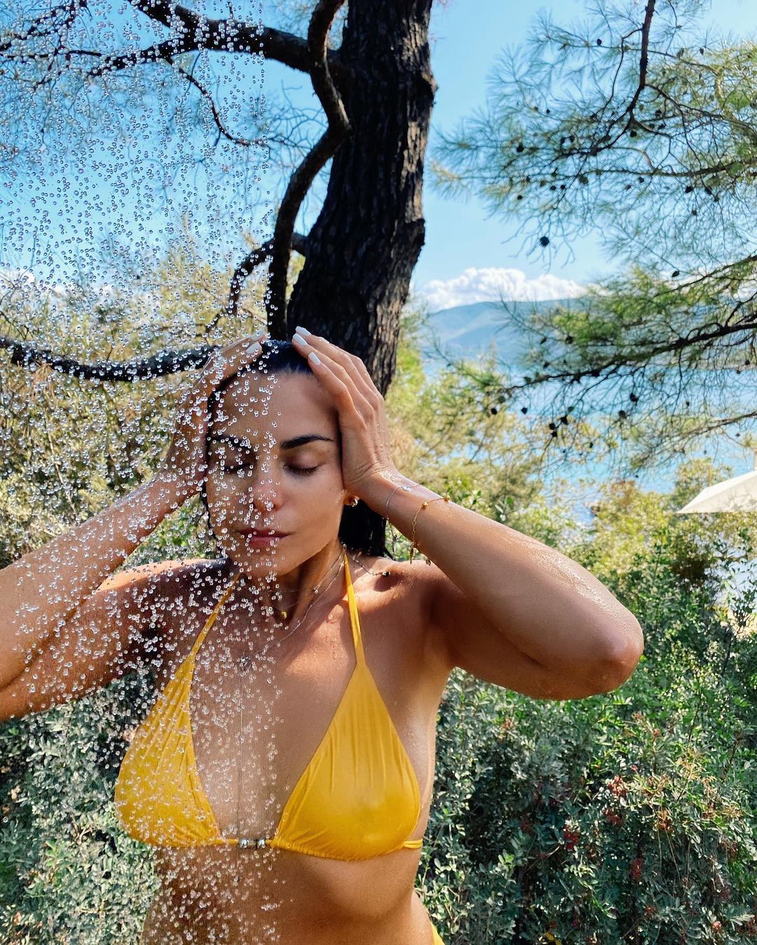 Вот это красотка: Настя Каменских в мокром купальнике рассказала, где искать вдохновение