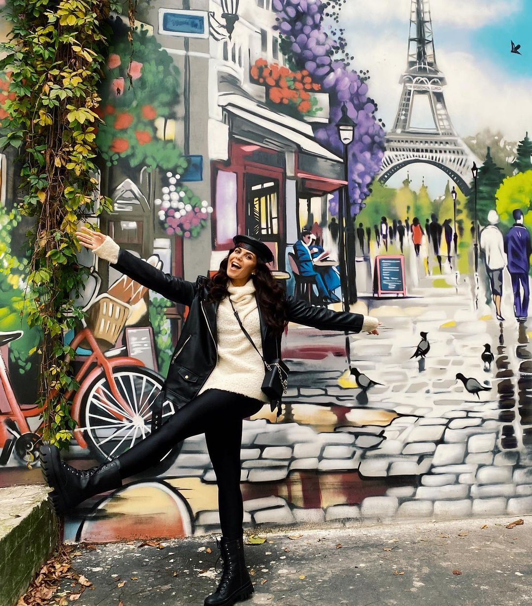 Позитивна красуня: Настя Каменських в стильному образі підкорила мережу стрункою фігурою