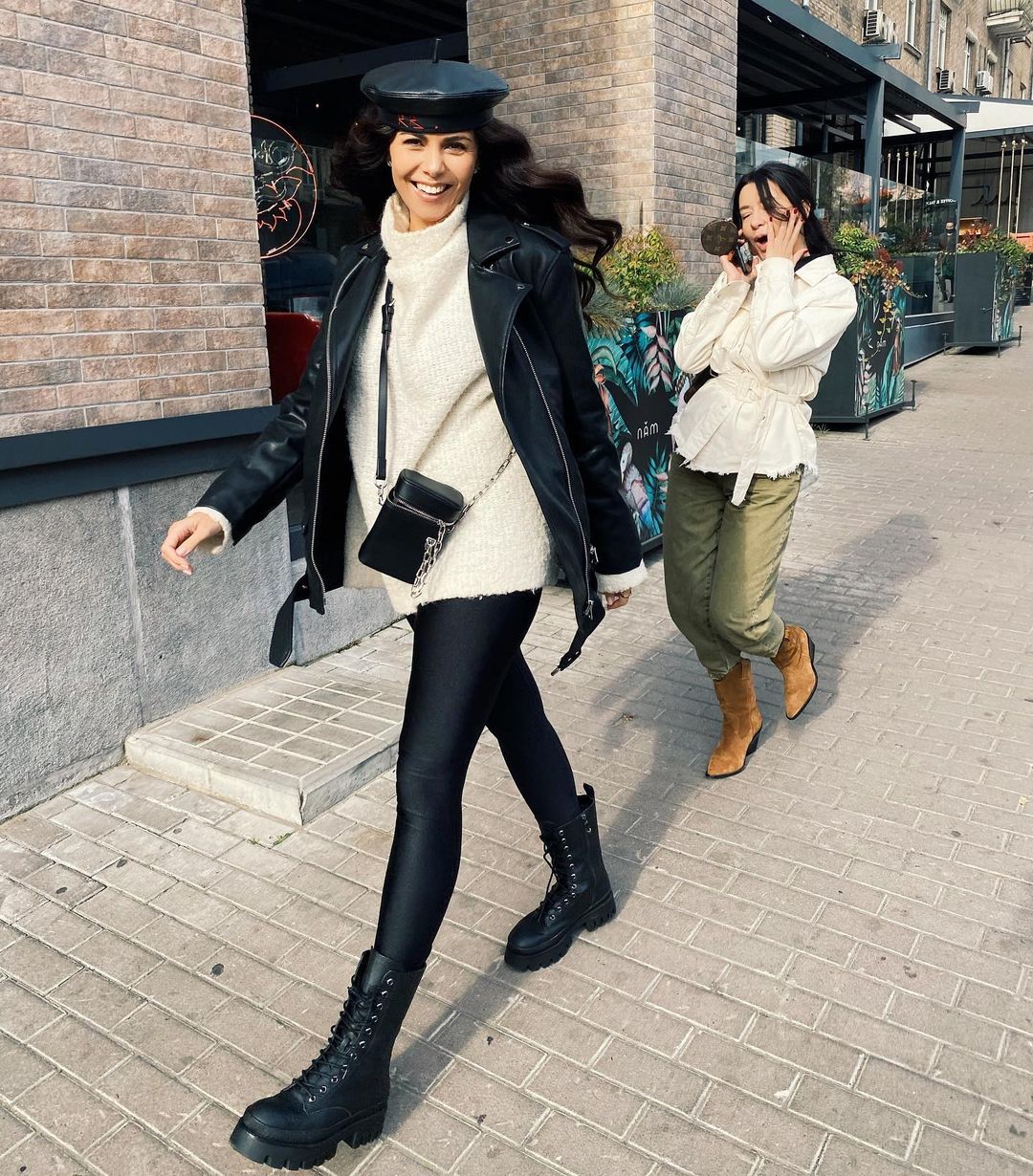 Позитивна красуня: Настя Каменських в стильному образі підкорила мережу стрункою фігурою